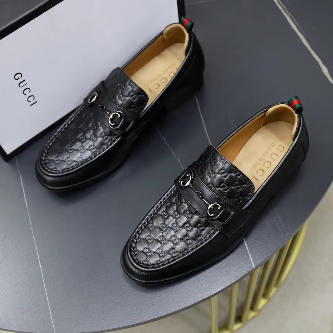 Men's shoes: 250🙅‍♂️🙅‍♂️🙅‍♂️Niuli Brand: GUCCI Size: 38-44 (45 can be customized) Level: Counter classic Material: Original soft cowhide upper Comfortable cowhide lining Original lightweight outsole Style category: Business casual footwear Driving leather shoes Color: Actual picture color